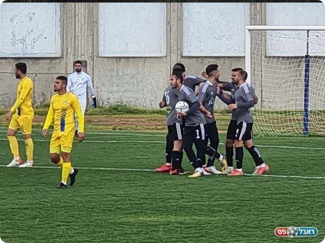 שחקני חולון חוגגים (רועי אסף)